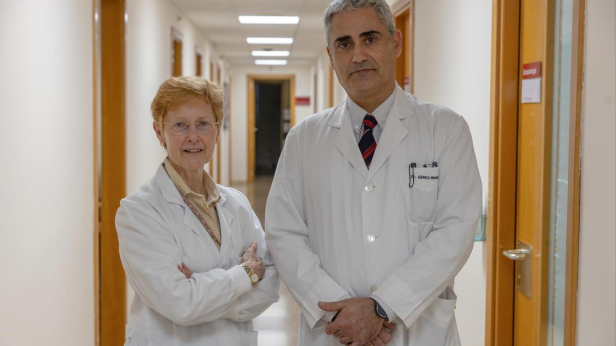 La Dra. Gema Frühbeck, codirectora del Área de Obesidad de la CUN, junto al Dr. Javier Gómez Ambrosi.