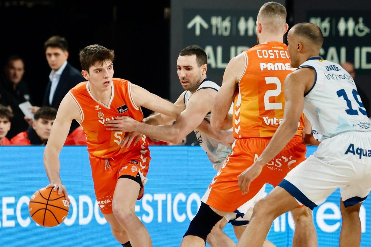 De Larrea y Costello, en el partido ante el Baxi Manresa