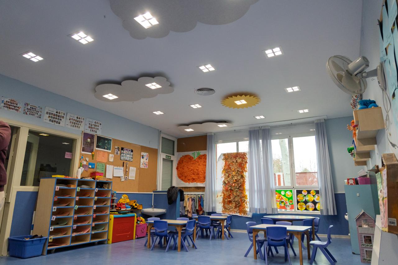 El Ayuntamiento instala en la E.I. Romanillos sistemas avanzados de iluminación y acústica