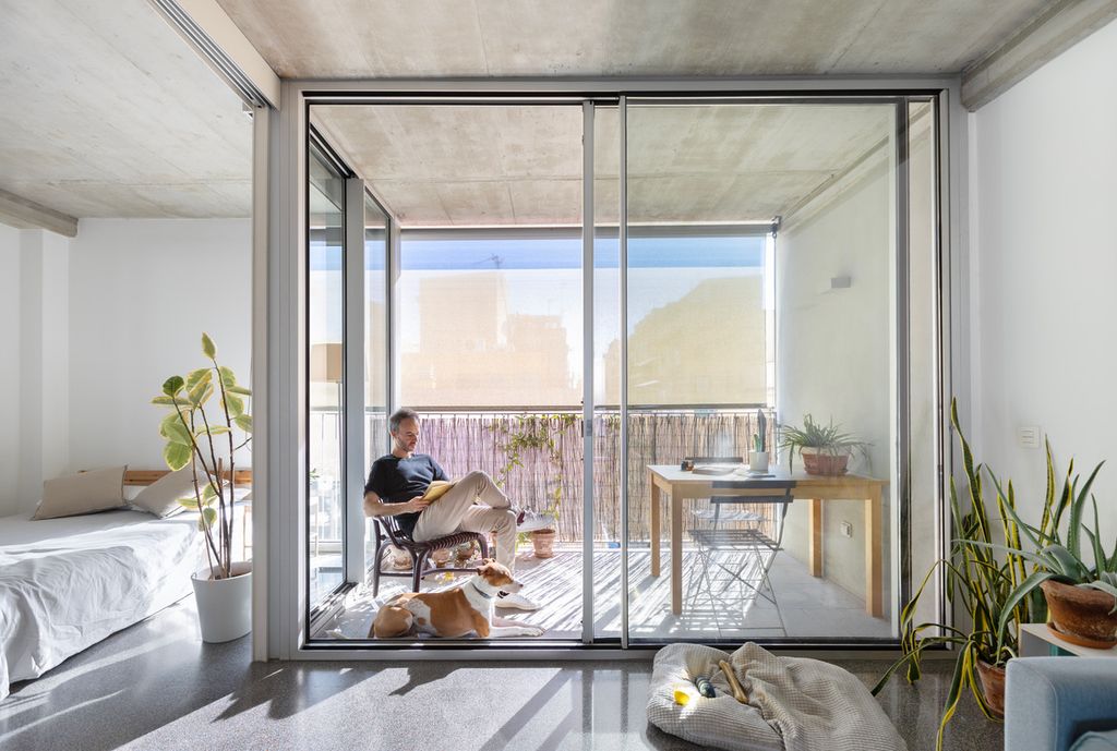 Ambiente polivalente de dormitorio con terraza