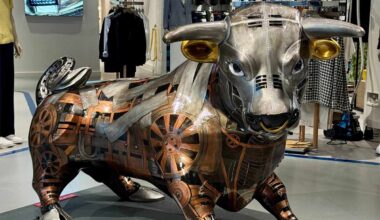 La escultura Baby Oz de Ozzy Osbourne impulsa recaudación benéfica en Birmingham