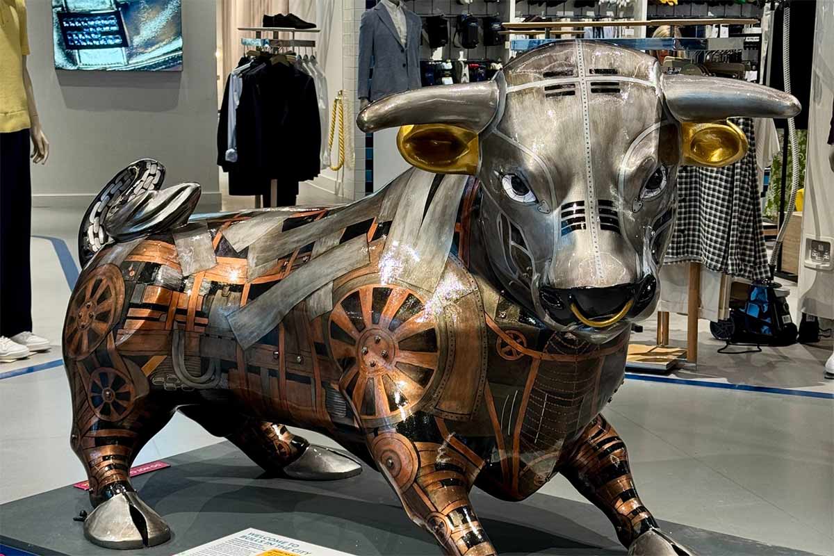 La escultura Baby Oz de Ozzy Osbourne impulsa recaudación benéfica en Birmingham