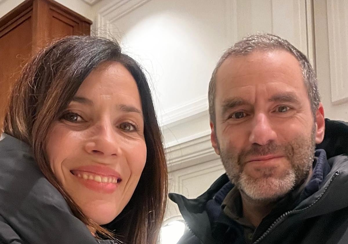 El brindis sonriente por la llegada del año nuevo de Bárbara Goenaga y Borja Sémper