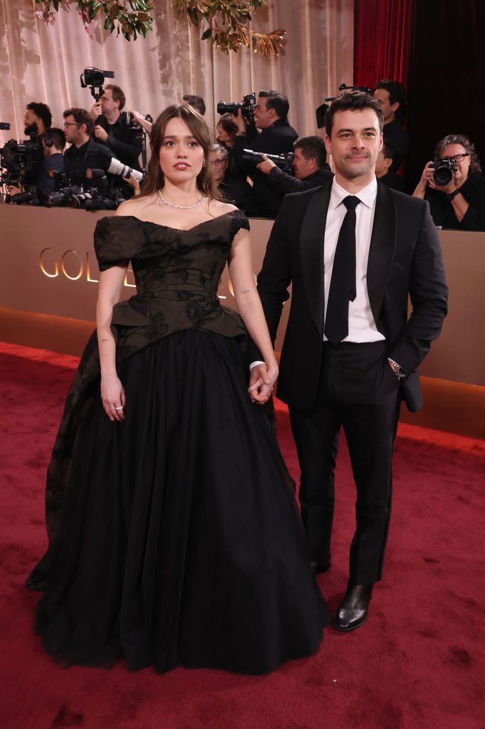 Aimee Lou Wood y Adam Long