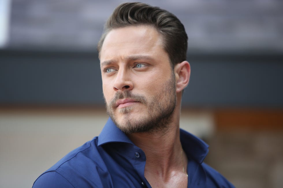 burak çelik más hermosa que tú divinity