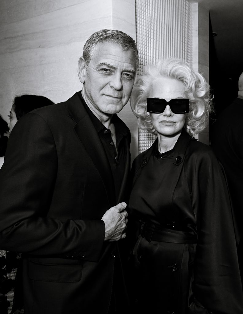 Pamela Anderson en los WWD Style Awards, 2026.