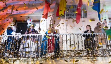Miles de personas abarrotan las calles para seguir la Cabalgata de Reyes de Alcalá