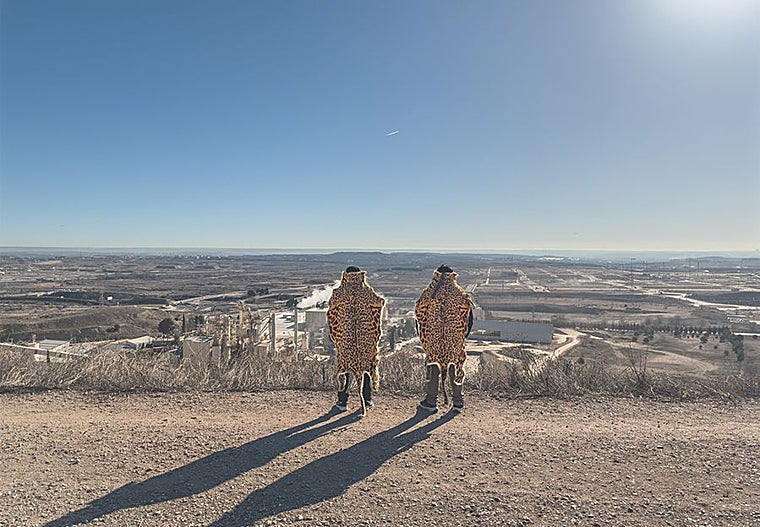 'Dos jaguares sobre el cerro' (2025), de Edgar Calel
