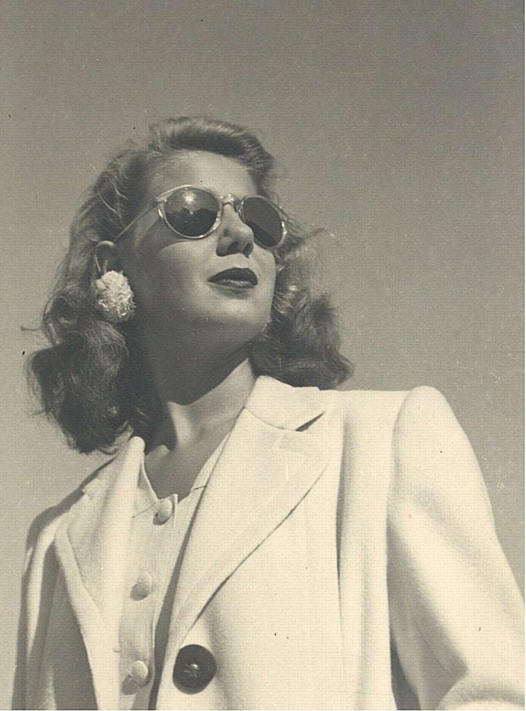 Cayetana Fitz-James Stuart, XVIII duquesa de Alba, en su viaje de novios en Estados Unidos. Autor anónimo, 1947
