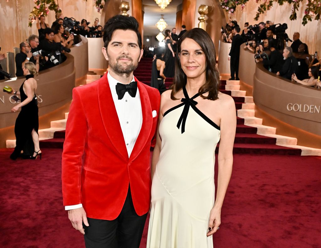 Adam Scott y Naomi Scott