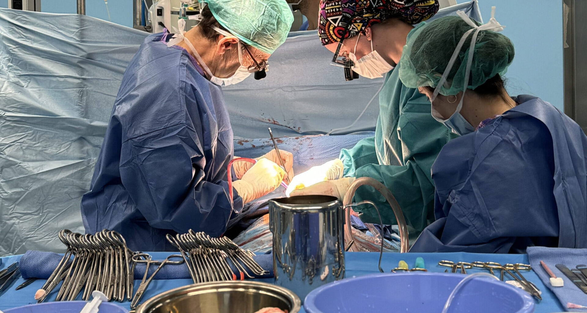 Logran el primer bypass coronario sin cirugía a corazón abierto