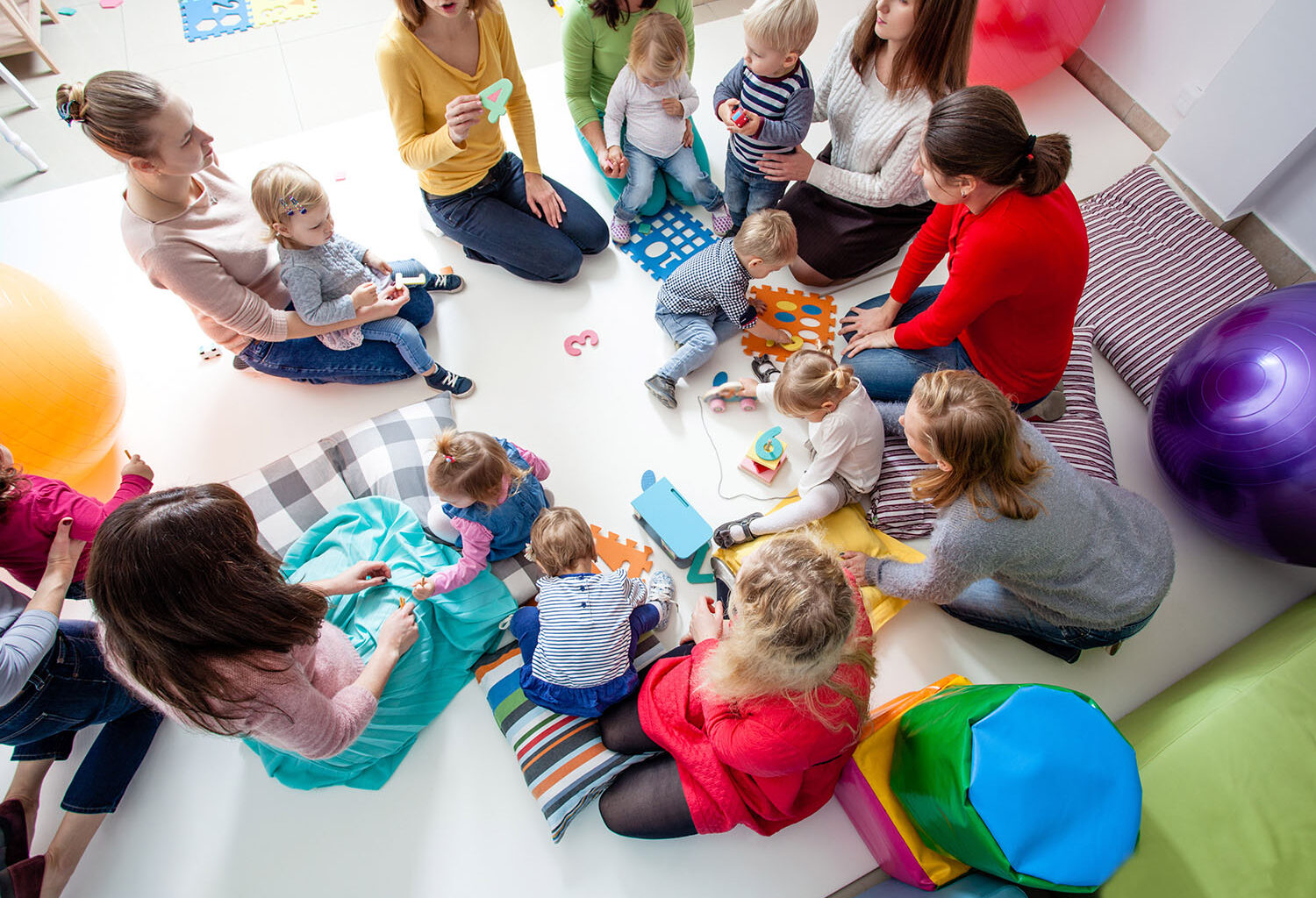 El Ayuntamiento ofrece este trimestre 220 horas de encuentro en sesiones de parentalidad positiva como apoyo a quienes se encargan de la crianza de menores