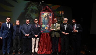 El Ayuntamiento felicita a Bruno Díaz por el cartel de la Semana Santa 2026 que recoge la imagen del Santísimo Cristo de la Expiración