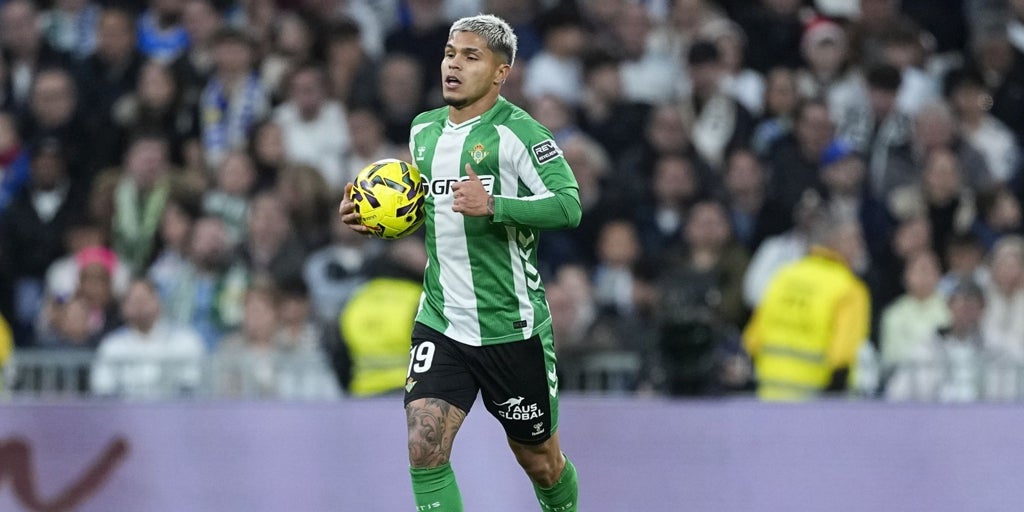 La lesión del Cucho condiciona el mercado del Betis