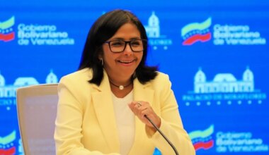 Pedro Sánchez habla con Delcy Rodríguez: «Queremos contribuir a acercar posiciones»