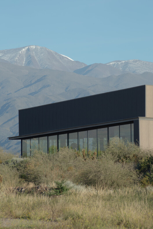 Destilería Santos Espíritus / Valeria Moreno - Fotografía exterior