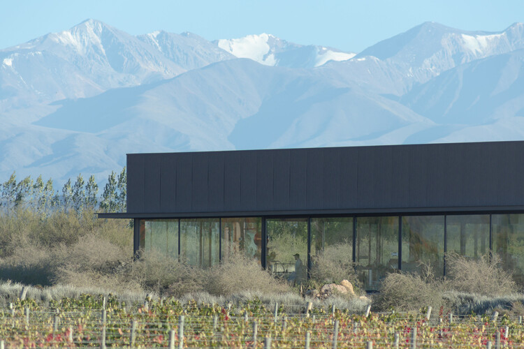 Destilería Santos Espíritus / Valeria Moreno - Fotografía exterior