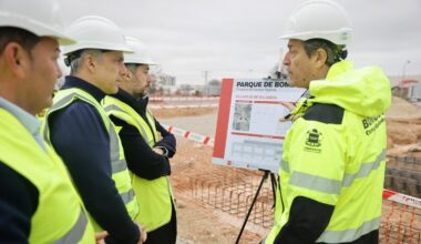 Los consejeros Miguel Ángel García Martín y Carlos Novillo durante la visita a las obras de construcción