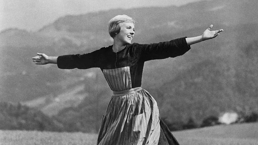 Julie Andrews interpreta a Maria von Trapp en una escena del popular musical cinematográfico de 1965.