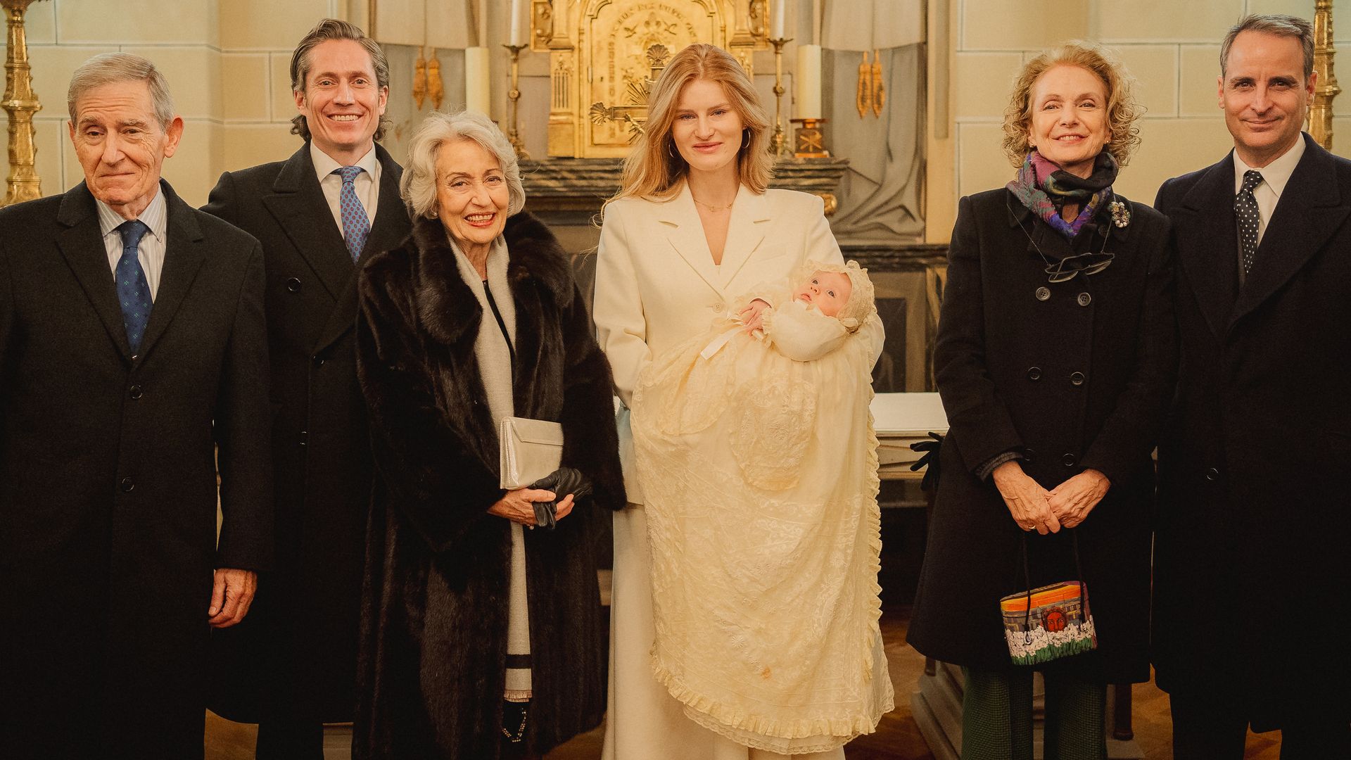 Rafael Márquez Osorio, padre de Pepe; Pepe Márquez, hijo de Pilar; Cristina Márquez y Osorio, condesa de Adanero; Anya, pareja de Pepe; Pilar
