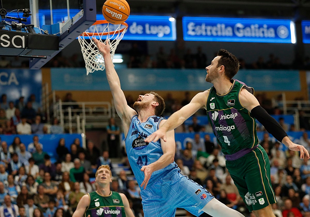 El Unicaja, permisivo en defensa, se da un costalazo en Lugo