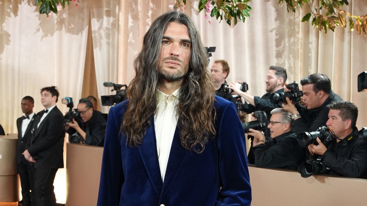 «Sirât» de Oliver Laxe se va con las manos vacías de los Globos de Oro en los que venció «Una batalla tras otra» - La Voz de Galicia