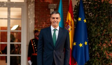 Sánchez asegura a Delcy Rodríguez su respaldo para una transición democrática y esta le agradece su 'valiente' condena del ataque de EEUU