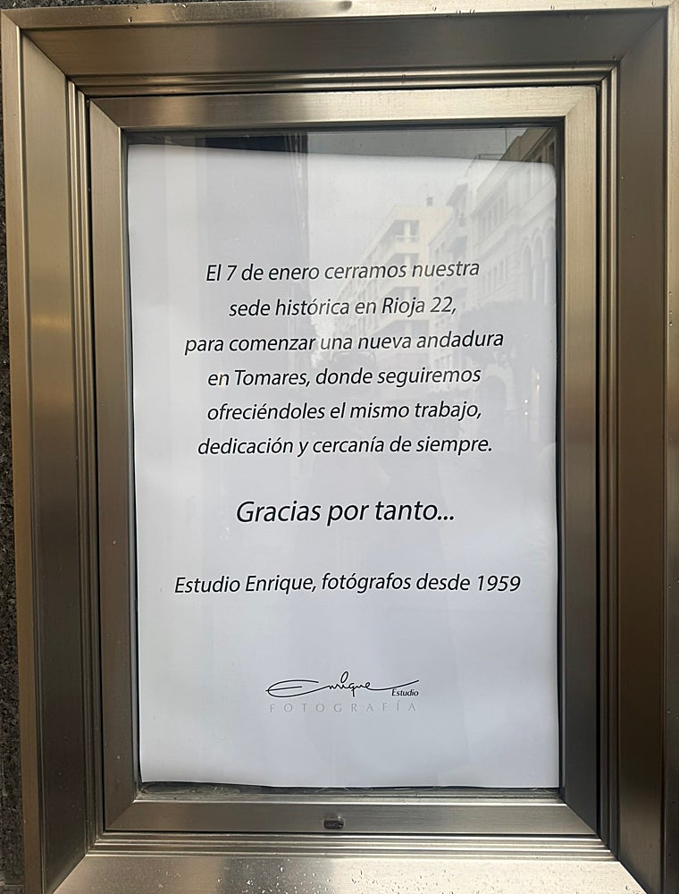 Cartel que anuncia el cierre de Estudio Enrique