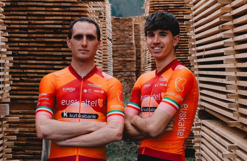Equipación Euskaltel Euskadi foto 2 Equipación Euskaltel Euskadi foto 2