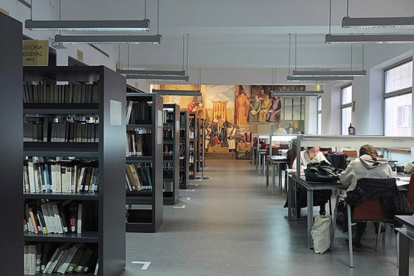 La norma planteada exigirá un número mínimo de 4.500 estudiantes, entre otros requisitos.