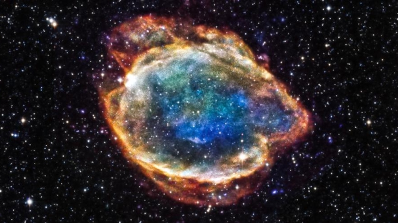 viaja a 8.700 kilómetros por segundo y llevamos cuatro siglos viéndola crecer sin parar