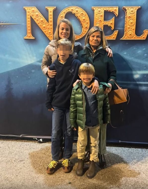 La empresaria, con su hija y dos de sus nietos en Circlassica