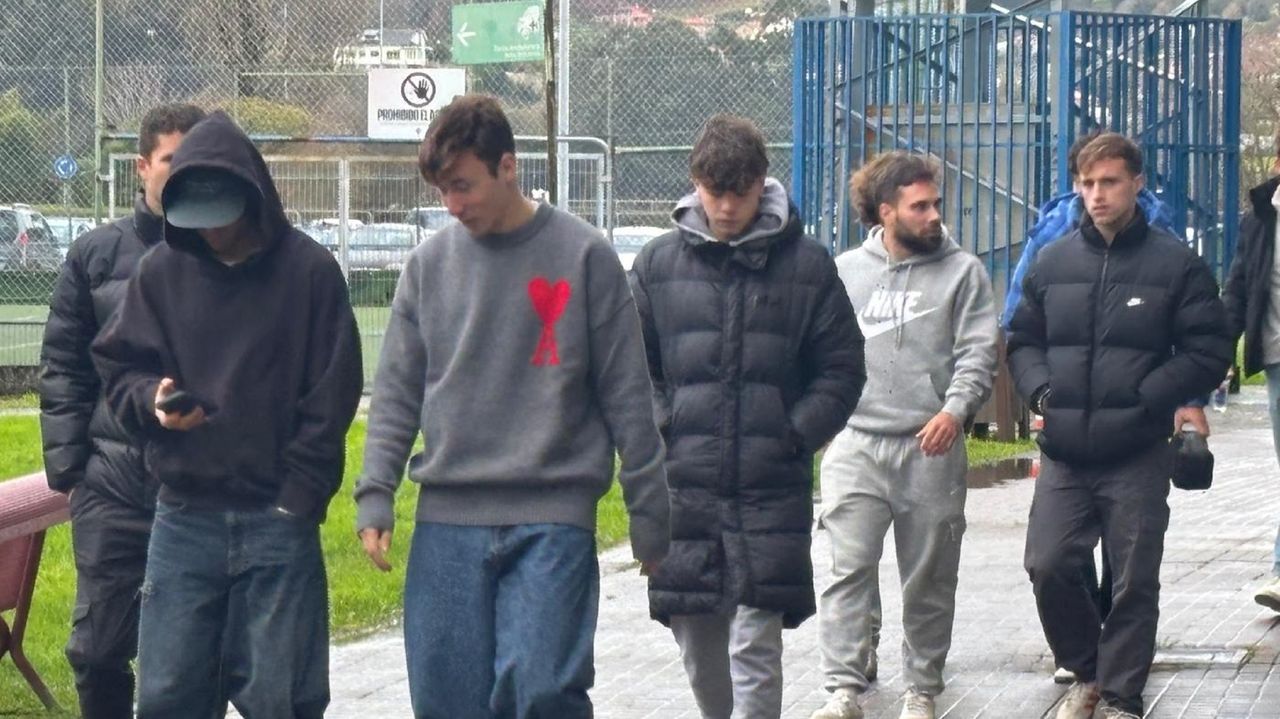 Charla de despedida y recogida de pertenencias: así fue el adiós de Pablo López al Racing Club Ferrol - La Voz de Galicia