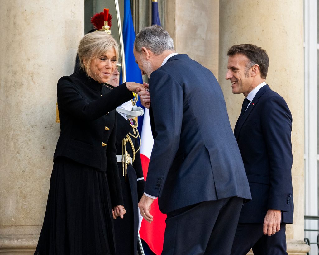Don Felipe, en el Palacio del Elíseo con Emmanuel y Brigitte Macron 