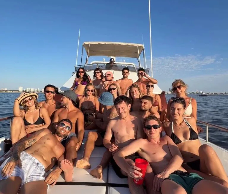 Lucas Blondel le pidió casamiento a Morena Beltrán durante sus vacaciones en Uruguay (Foto: Captura de video / Instagram @morenabeltran10)