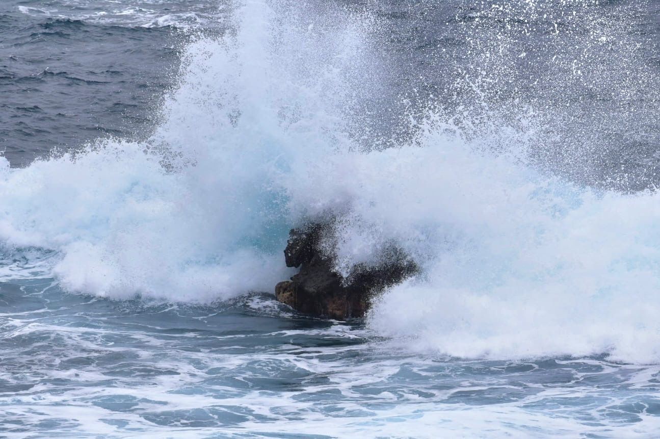 Las Palmas de Gran Canaria activa este sábado la alerta por fenómenos costeros