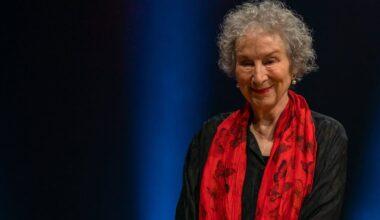 ¿El cuento de la vieja? Cómo Margaret Atwood desmonta el edadismo y la antipatía intergeneracional