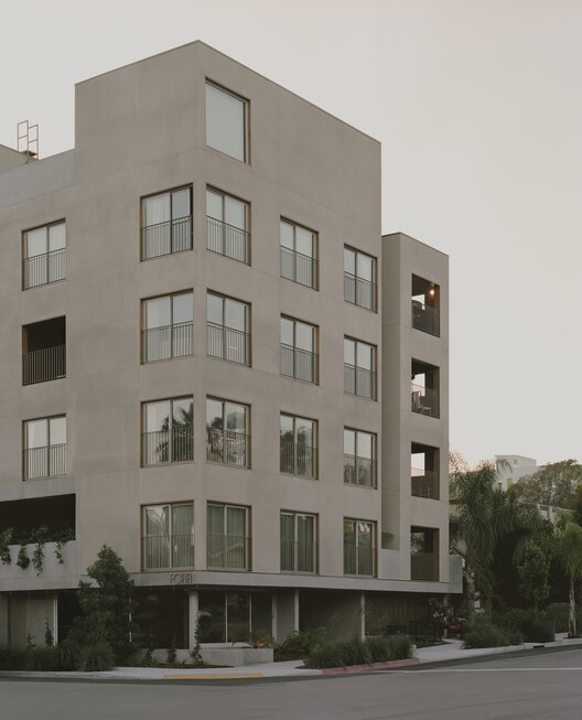 Vivienda Colectiva Fora / Jeff Svitak - Fotografía exterior