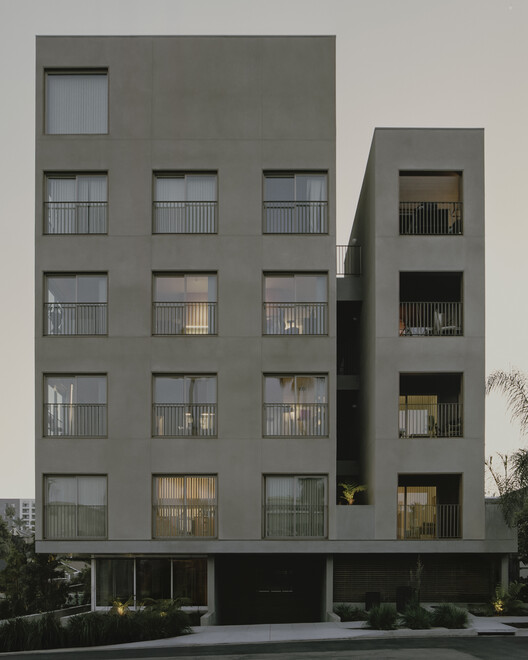 Vivienda Colectiva Fora / Jeff Svitak - Fotografía exterior