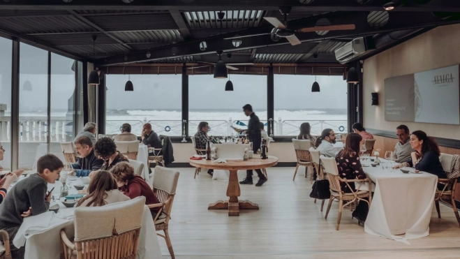 La sala del restaurante Ayalga en Ribadesella / Cedida