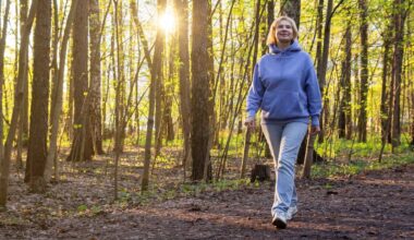 Skechers se adelanta a las rebajas y pone a mitad de precio sus icónicas zapatillas de mujer para salir a caminar a diario