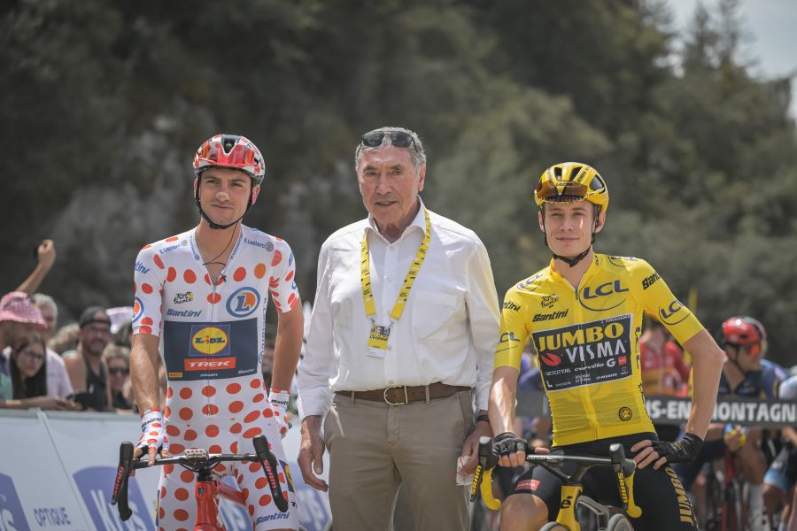 Hasta Eddy Merckx se rinde al poder presente de Pogačar