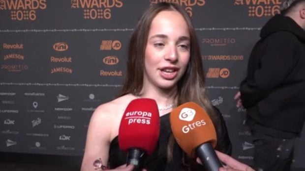 La hermana de Plex dando unas declaraciones. (Foto: Gtres)