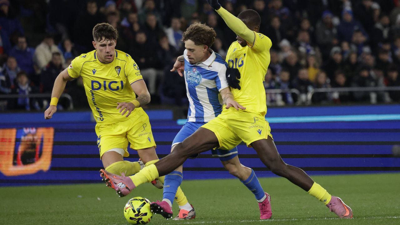 El Dépor se queda con la miel en los labios y empata ante el Cádiz: 2-2 - La Voz de Galicia