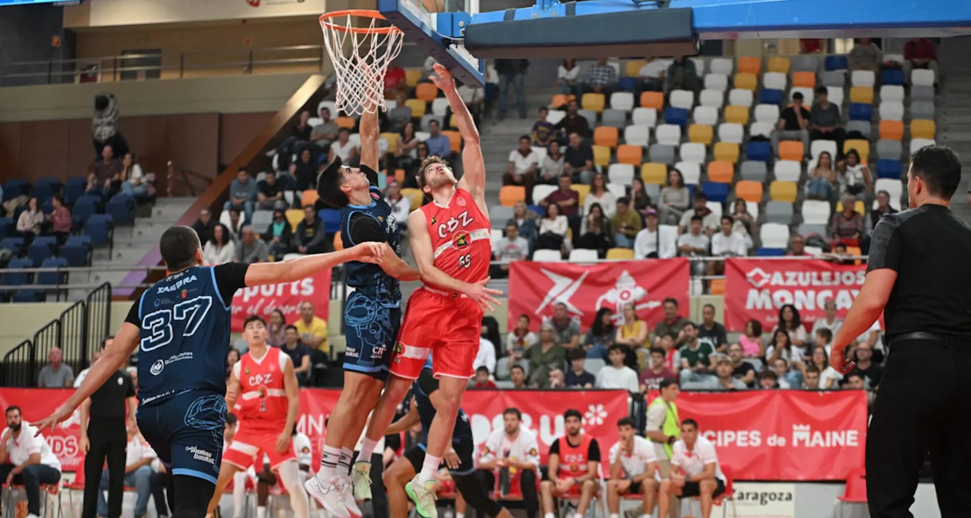 El CBZ se hace fuerte en casa y vence al Llíria (80-75) en un partido de infarto