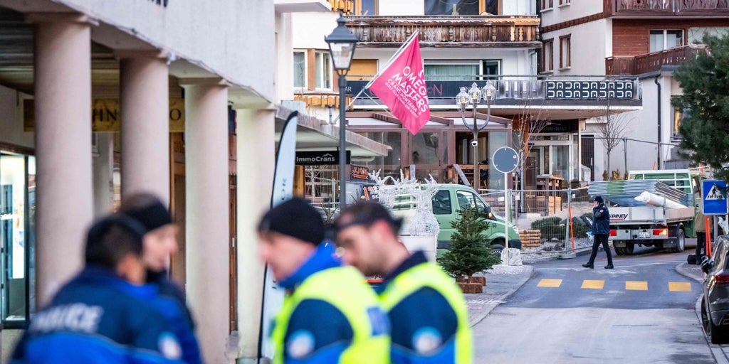 El incendio mortal en un bar de una estación de esquí en Suiza, en imágenes