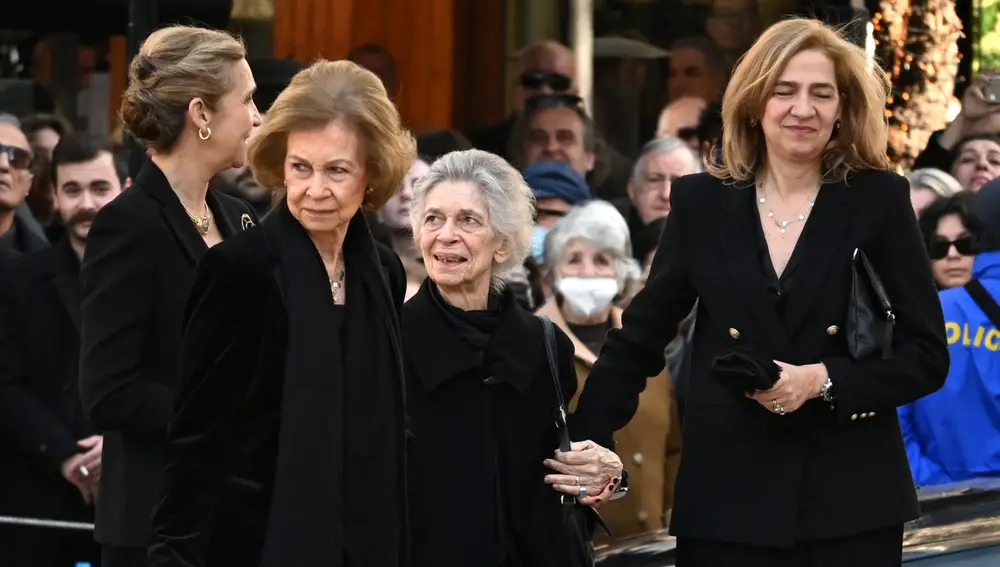 Irene de Grecia junto a su hermana Sofía y sus sobrinas Elena y Cristina