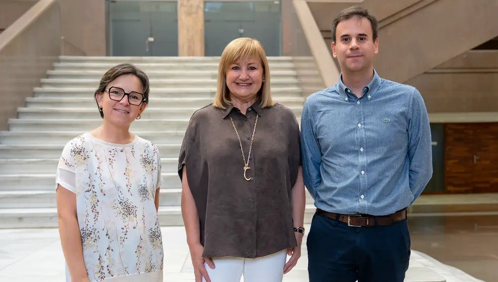 De izquierda a derecha: Elena Crehuá Gaudiza, Cecilia Martínez Costa y José Vicente Arcos Machancoses