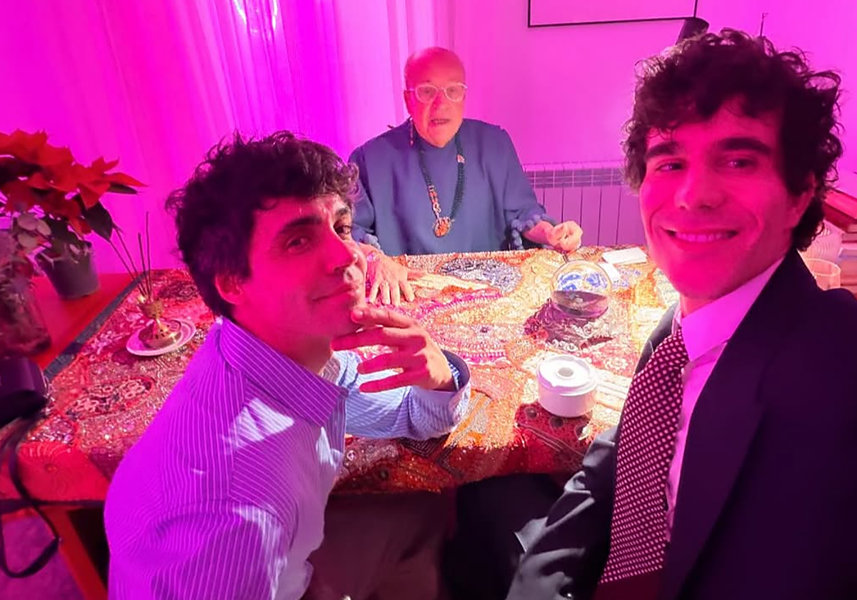 Los Javis reaparecen juntos para celebrar su fiestón de Nochevieja, este año con Úrsula Corberó y Rappel