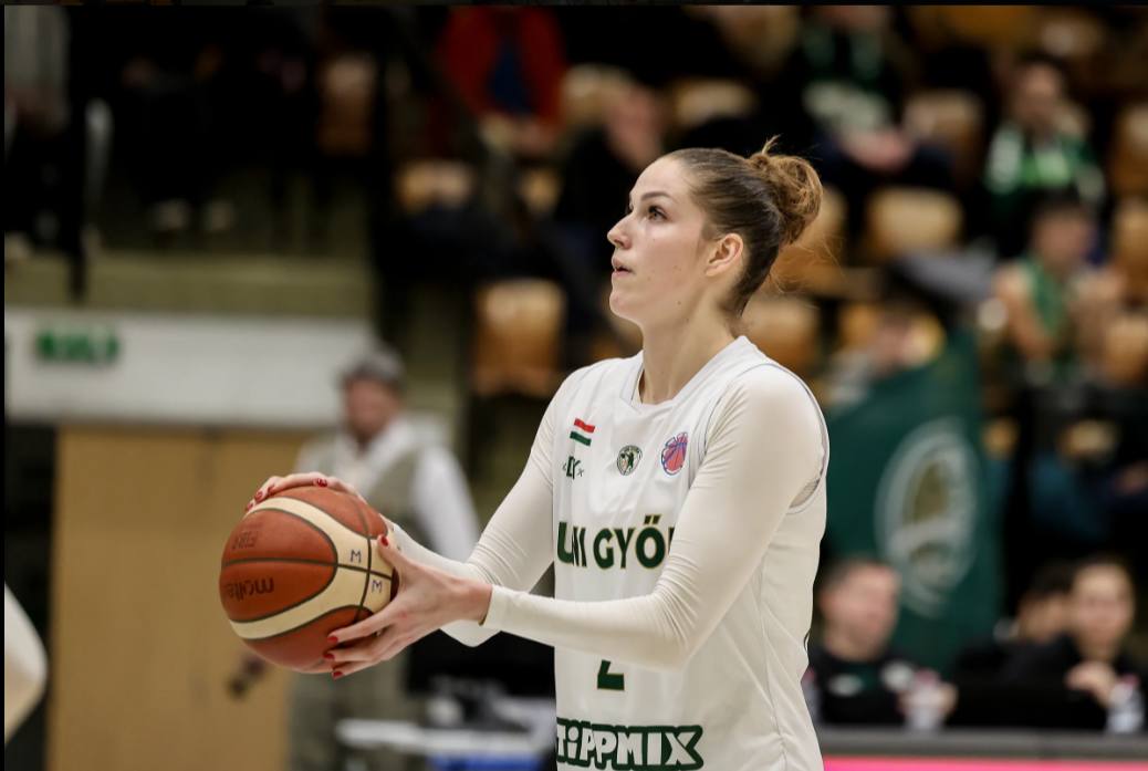 Virag Kiss, «regalo» de Año Nuevo para el interior de Perfumerías Avenida